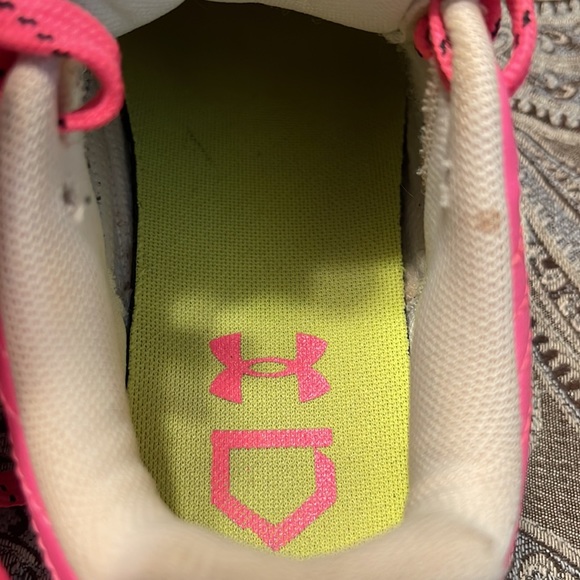 Gently worn for girls machine pitch softball. Lucky shoes/ lucky dirt marks. 😉 - Picture 2 of 7